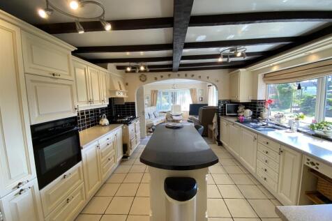 Kitchen 1.JPEG