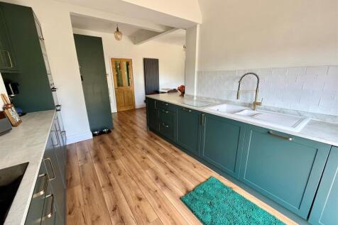 Kitchen Area.jpg