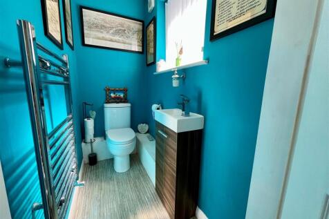 Cloakroom WC.jpg