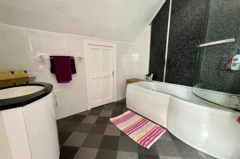 Bathroom.jpg