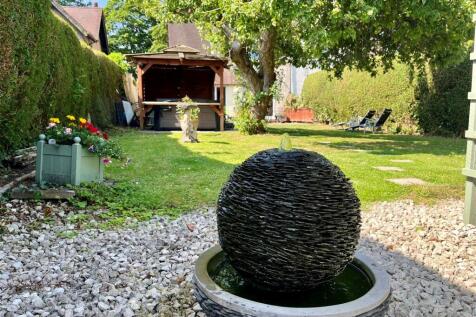 Garden Feature.jpg