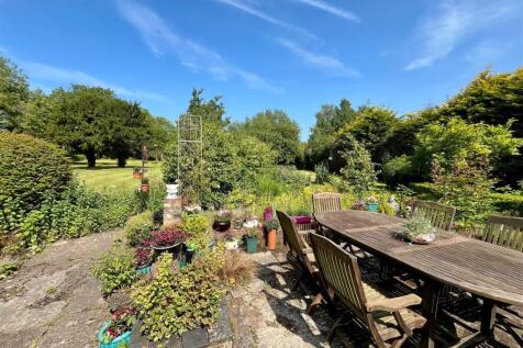 Rear Garden Patio.jpg