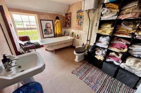 Family Bathroom.jpg