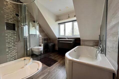 Bathroom.jpg