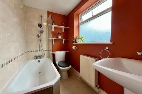 Bathroom.jpg