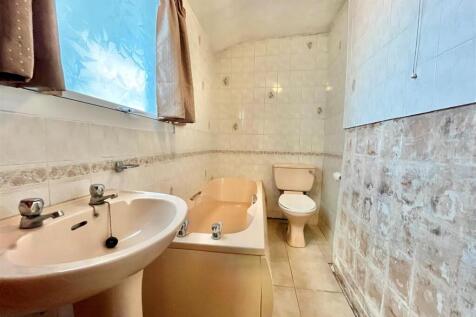 Ground Floor Bathroom.jpg