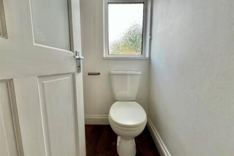 Cloakroom WC.jpg