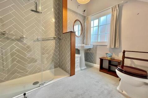 Shower Room.jpg