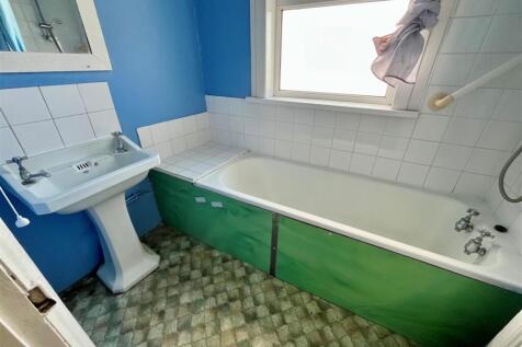 Bathroom.jpg