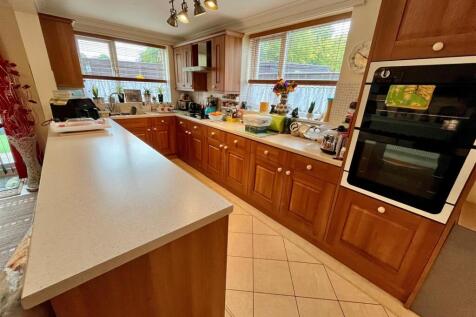 Kitchen Area.jpg
