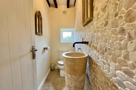 Cloakroom WC.jpg