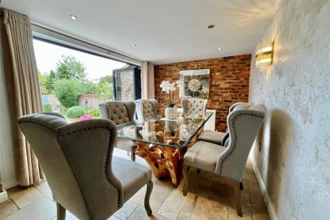 Dining Area.jpg