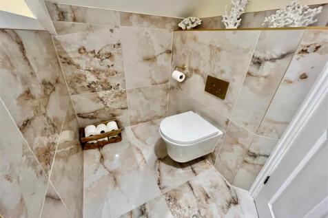 Shower Room - image two.jpg