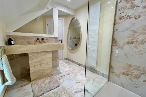 Shower Room - image three.jpg