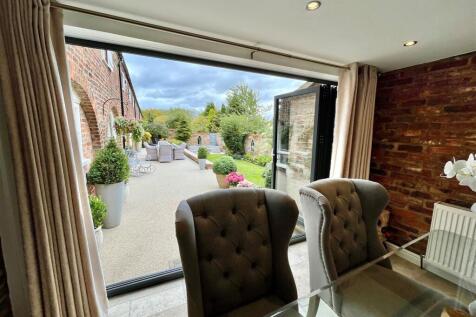 Dining Area - to outside.jpg
