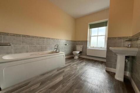 Bath/Shower Room