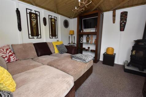 Garden Den - Internal Image.JPG