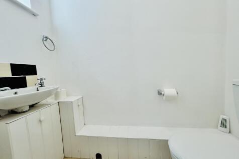 Cloakroom/wc