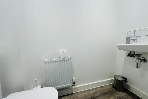 Cloakroom/wc