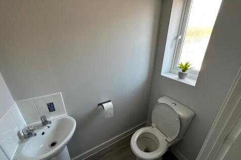 Cloakroom/wc