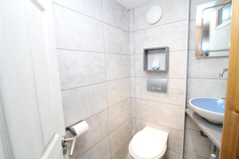 Cloakroom/wc