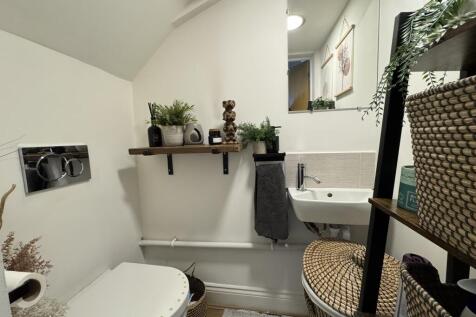 Cloakroom/wc