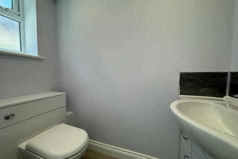Cloakroom/wc