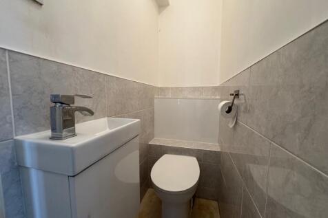 Cloakroom/wc