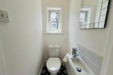 Cloakroom/wc