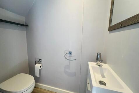 Cloakroom/wc