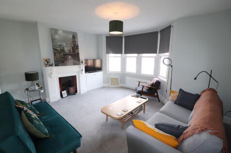 Bed 1/Living Room