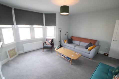 Bed 1/Living Room