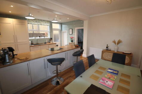 Kitchen Family Room