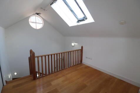 Mezzanine edroom