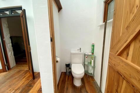 Cloakroom/wc
