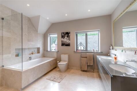 Family Bathroom 1