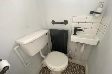 Cloakroom/wc