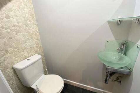 Cloakroom/wc