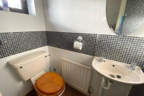 Cloakroom/wc