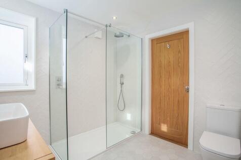 Jack &amp; Jill Shower Room