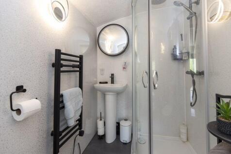FF Shower Room
