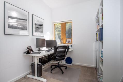 Bedroom 4 / Office