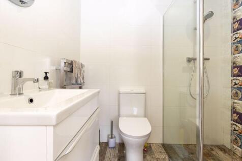 En-suite Shower