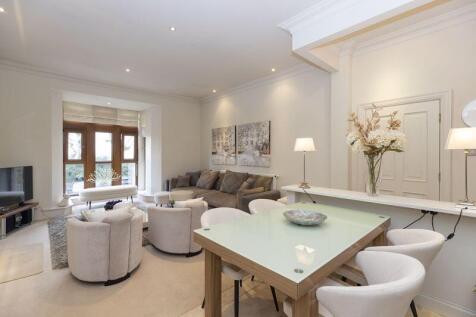 Living Room / Kitchen
