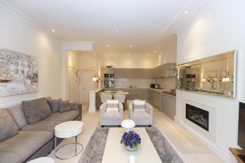 Living Room / Kitchen