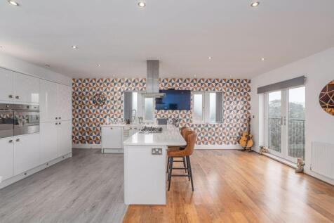 Kitchen / Dining Area