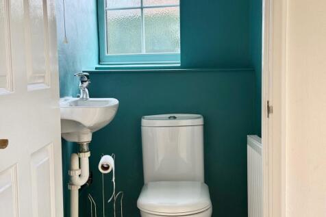 Cloakroom/wc