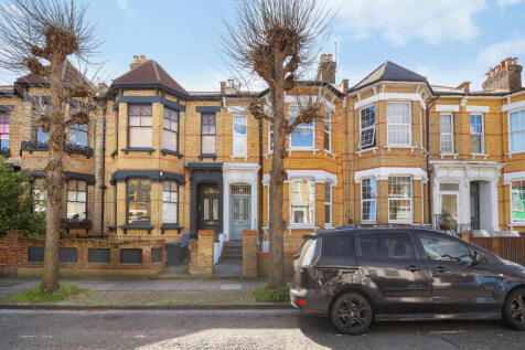 One Bedroom Courtyard Garden Flat For Sale