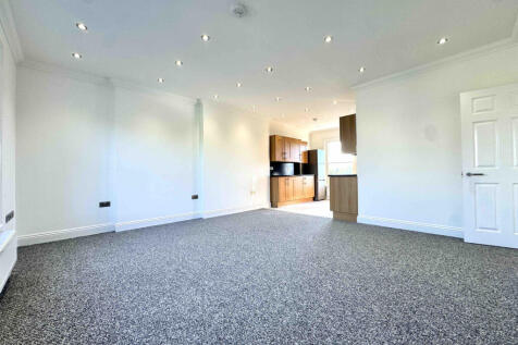 Four Bedroom Top Floor Flat to Rent
