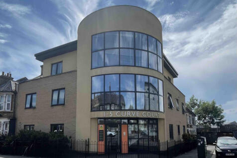 One Bedroom Apartment With Garden To Rent In E17